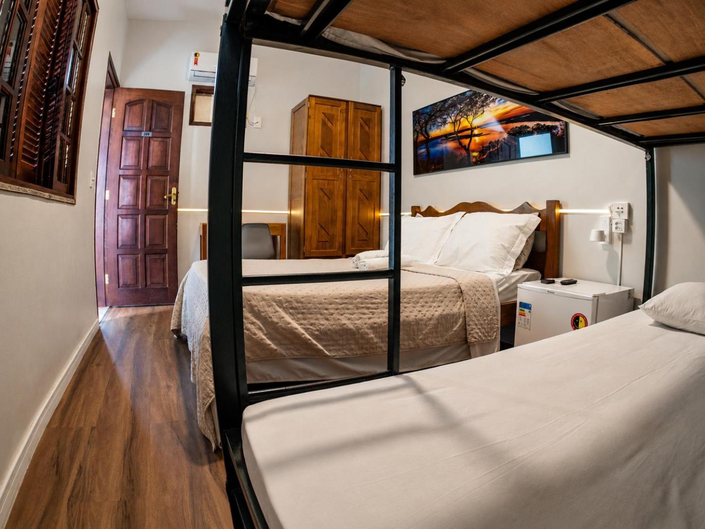 Deluxe Double Room Shower